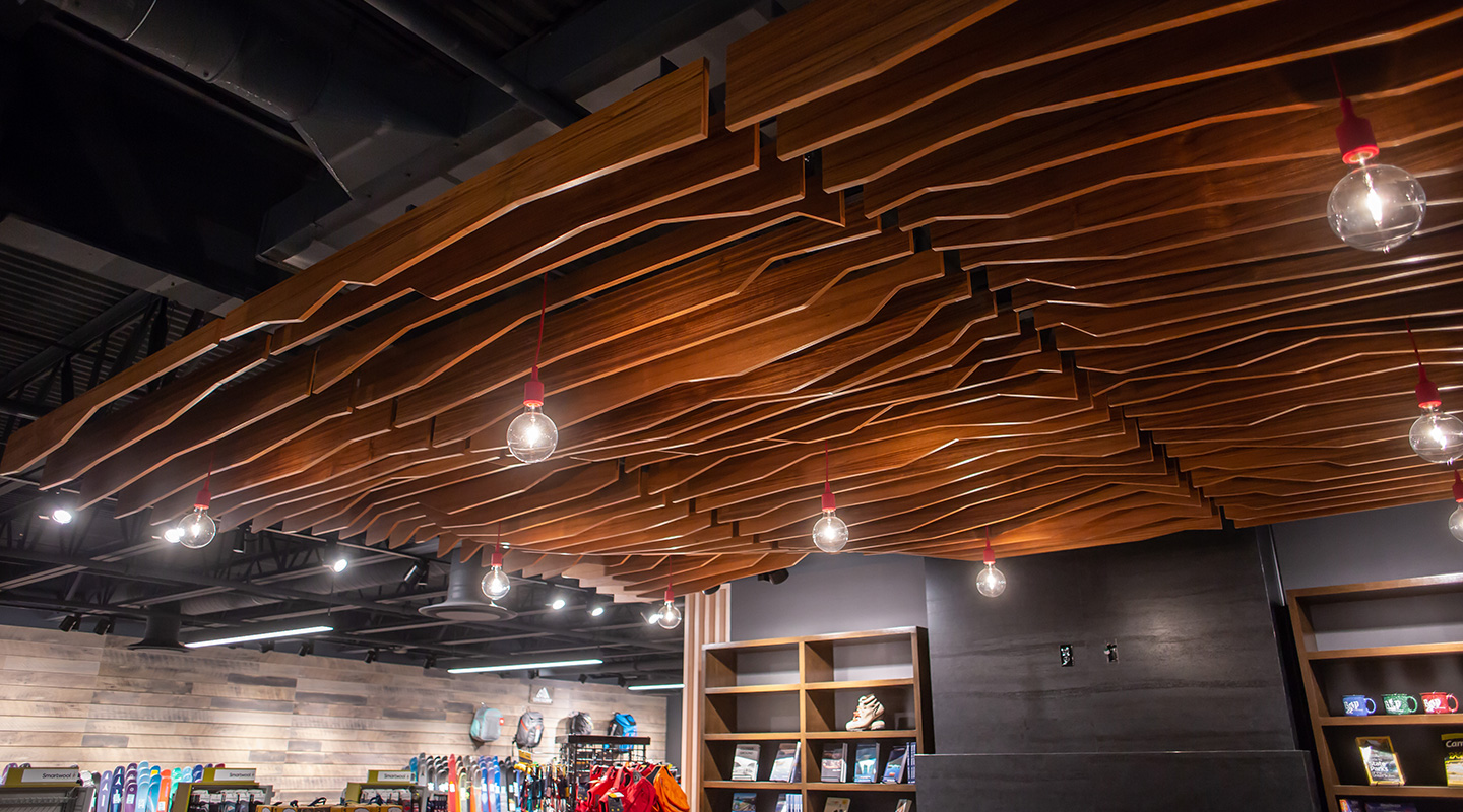 Clubhouse lounge: Teak wood ceiling